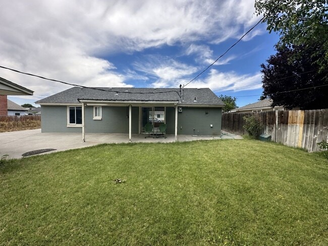 Building Photo - Well-Maintained 3-Bed, 1.5-Bath Home for Lease – 1,056 sq ft