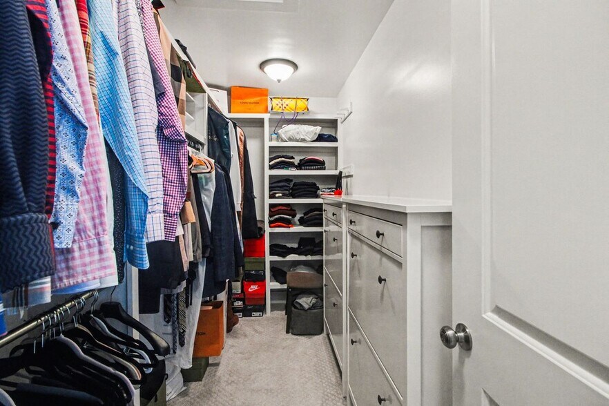 Building Photo - 3906 Hillside Dr