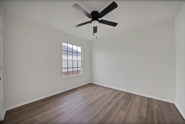 Building Photo - 7548 Meadow Creek Dr