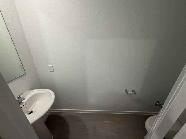 Building Photo - 10551 Aqueduct Crk