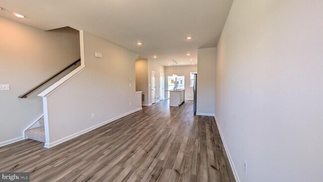Building Photo - 413 SILVER BIRCH Dr