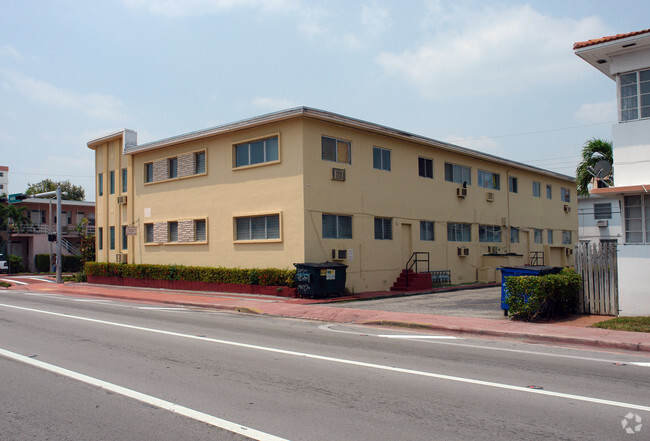 Building Photo - 8100 Harding Ave
