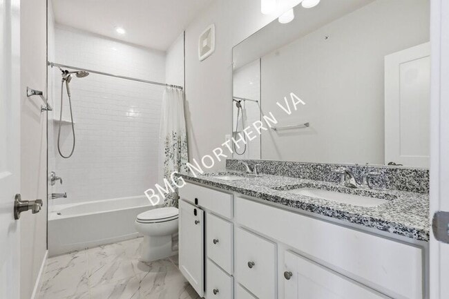 Building Photo - 201 Park Central Ter