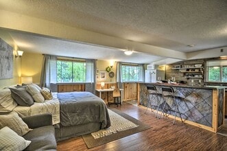 Building Photo - 11352 NE Fargo St