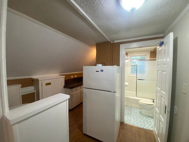 Building Photo - colonial5705