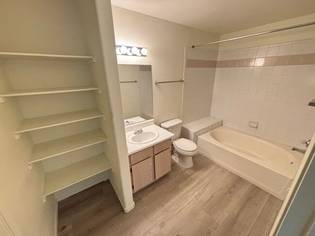 Building Photo - Fabulous1BED/2BATH Condo located in Spring Valley Area  — Enjoy Rent-Free Holidays!