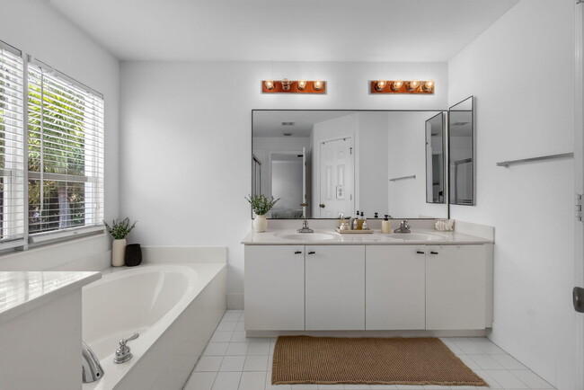 Building Photo - 9181 Villa Palma Ln