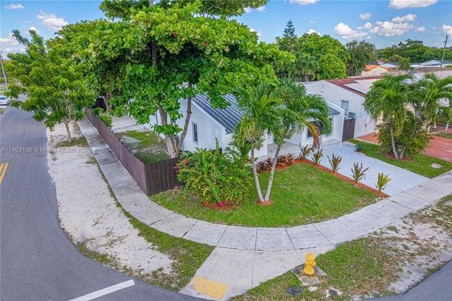 Building Photo - 240 SW 55th Ave