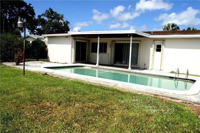 Building Photo - 3414 W Lake Pl