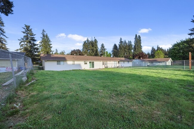 Building Photo - MOVE IN READY NOW! 3 bedrooms, 1.5 baths 1 car garage. Easy JBLM commute! North Thurston School D...