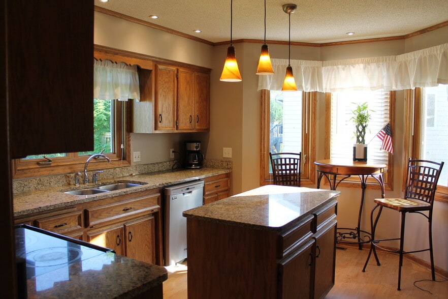 Building Photo - 1291 Lake Susan Hills Dr