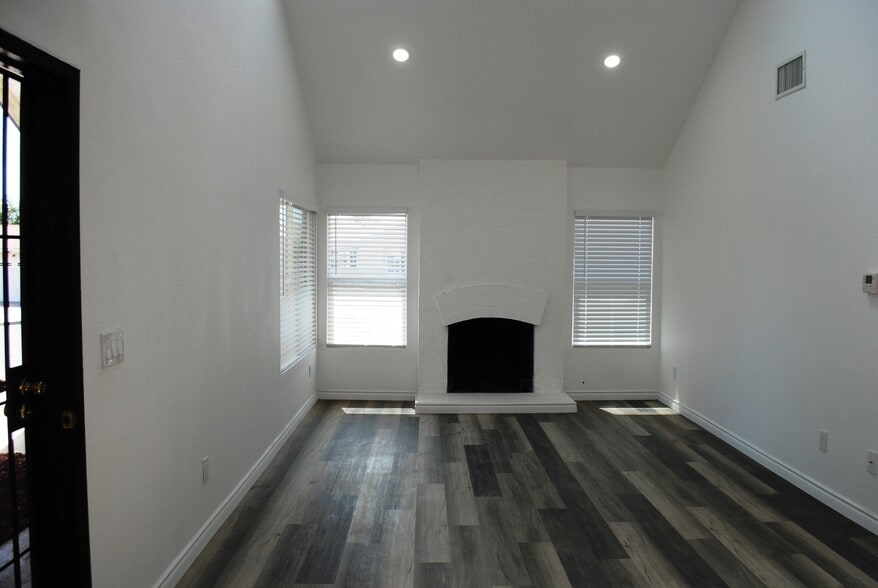 Living romm - 5475 Mantua Ct