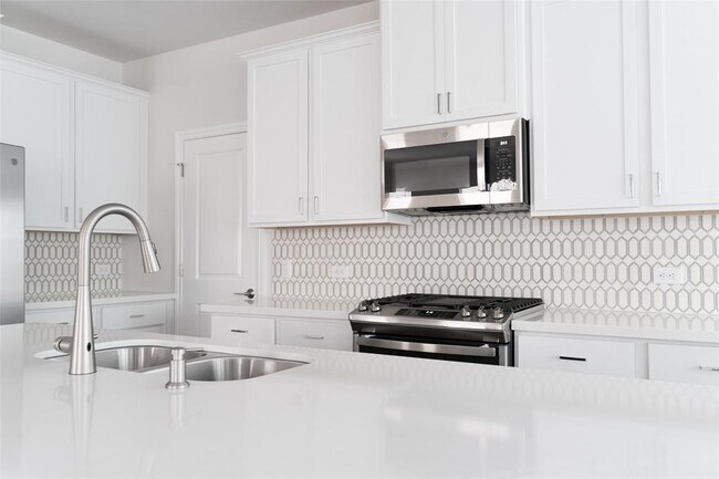 Building Photo - 4910 Plum Peach Bend