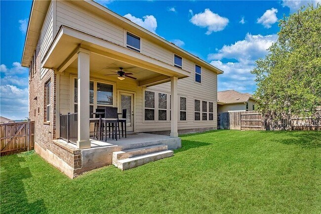 Building Photo - 141 Cres Heights Dr