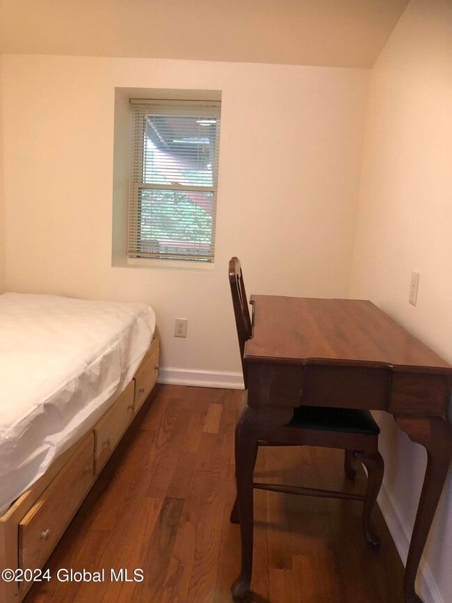 Building Photo - 277 Congress St