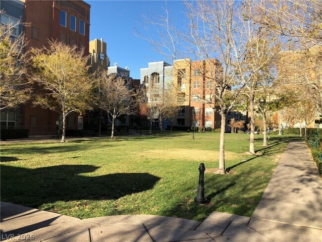 Building Photo - 68 E Serene Ave