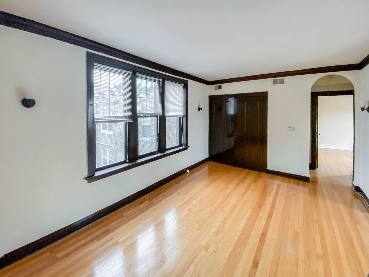 Building Photo - 3622 N Marshfield Ave
