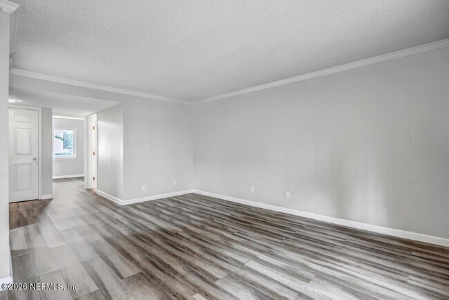 Building Photo - 3906 Mission Dr