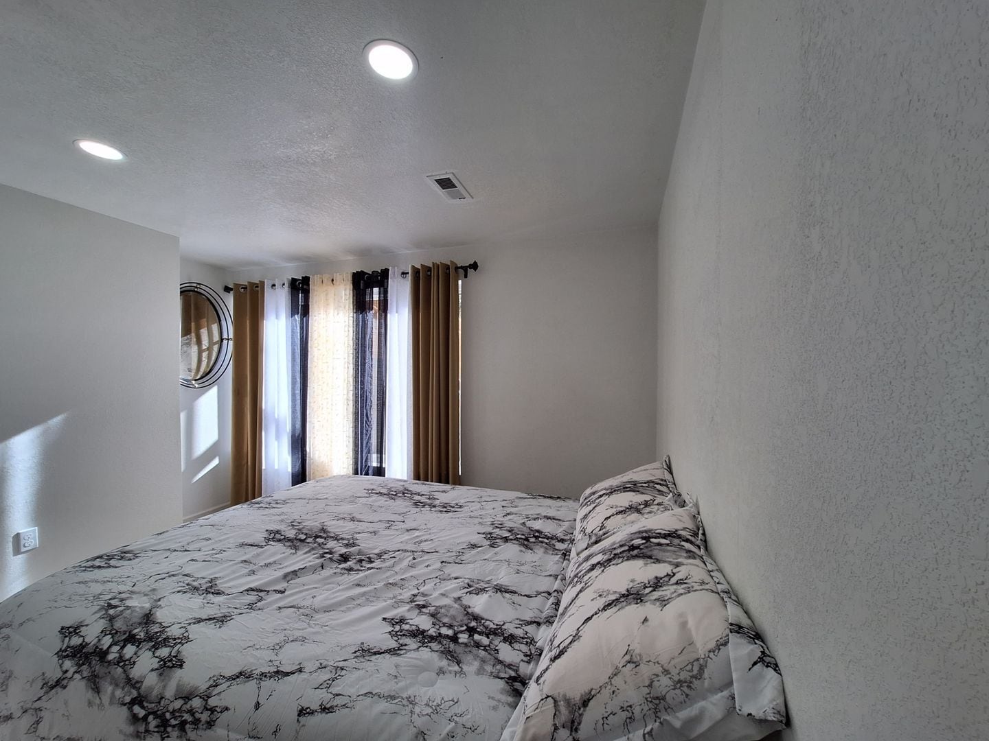 Building Photo - 20046 E Lasalle Dr