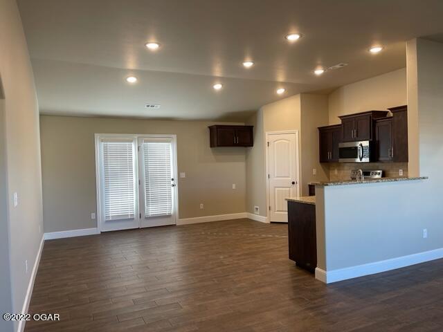 Building Photo - 2104 S Greystone Square