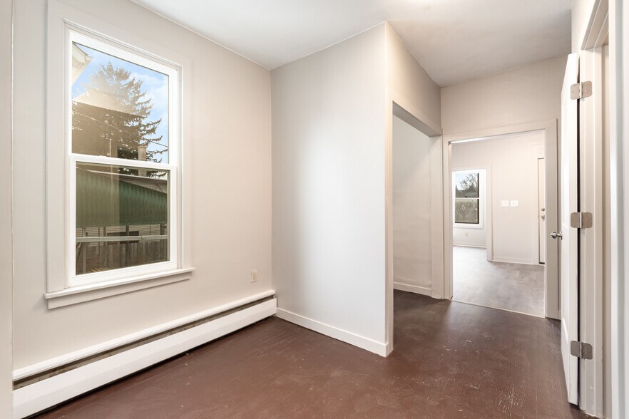 Building Photo - 324 Armstrong St