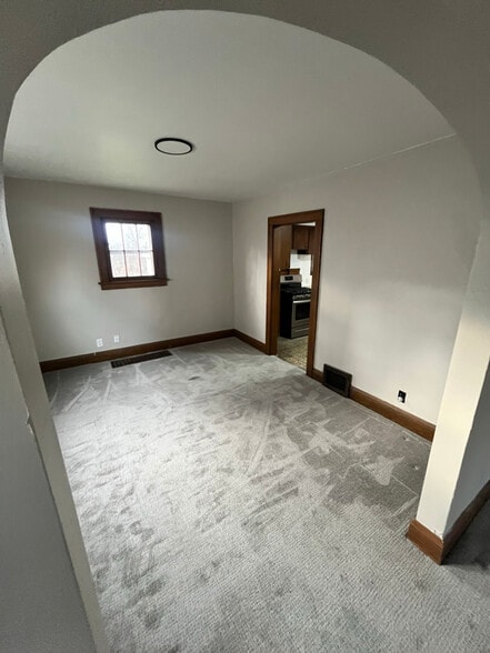 Building Photo - 896 Dan St