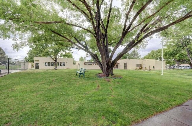 Building Photo - 7112 Pan American Fwy NE