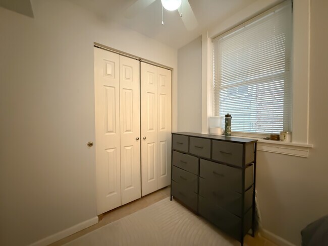 Building Photo - 3441 N Oakley Ave