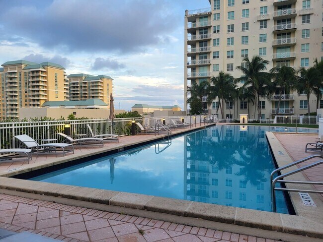 Building Photo - 350 N Federal Hwy