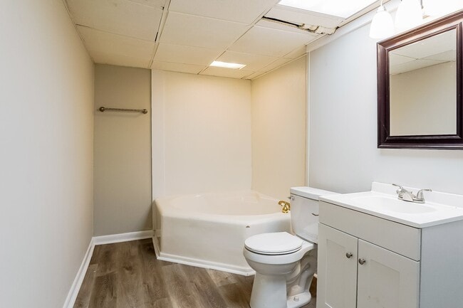 Building Photo - 2165 Circle Dr