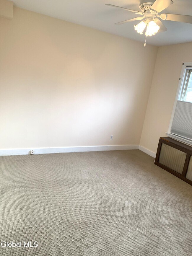 Building Photo - 15 Grounds Pl