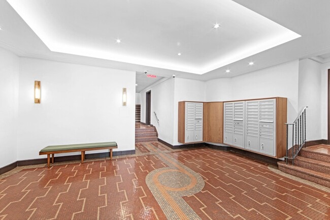 Building Photo - 210-218 W 19th St