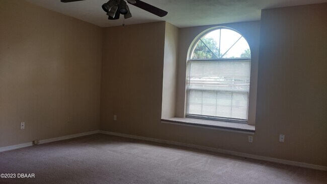 Building Photo - 4568 Woodcove Dr