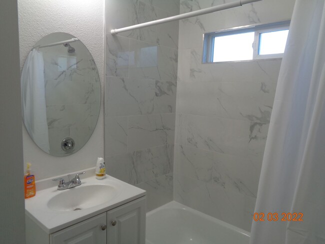 Building Photo - Cute and Cozy Ranch Style Home in East Lan...