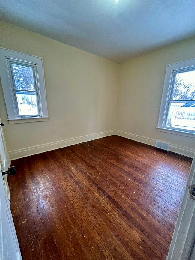 Building Photo - 810 Seeley Rd