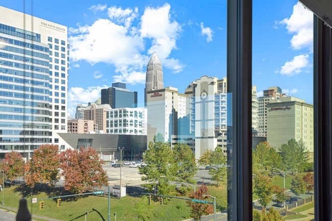 Building Photo - 101 S Tryon St