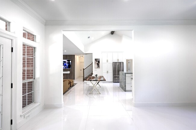 Building Photo - 11492 Majestic Dr