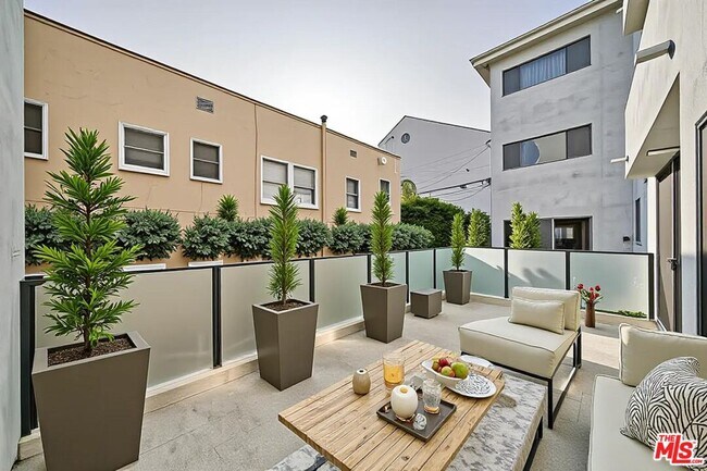 Building Photo - 145 S Maple Dr