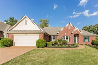 Building Photo - 4064 Sidlehill Dr