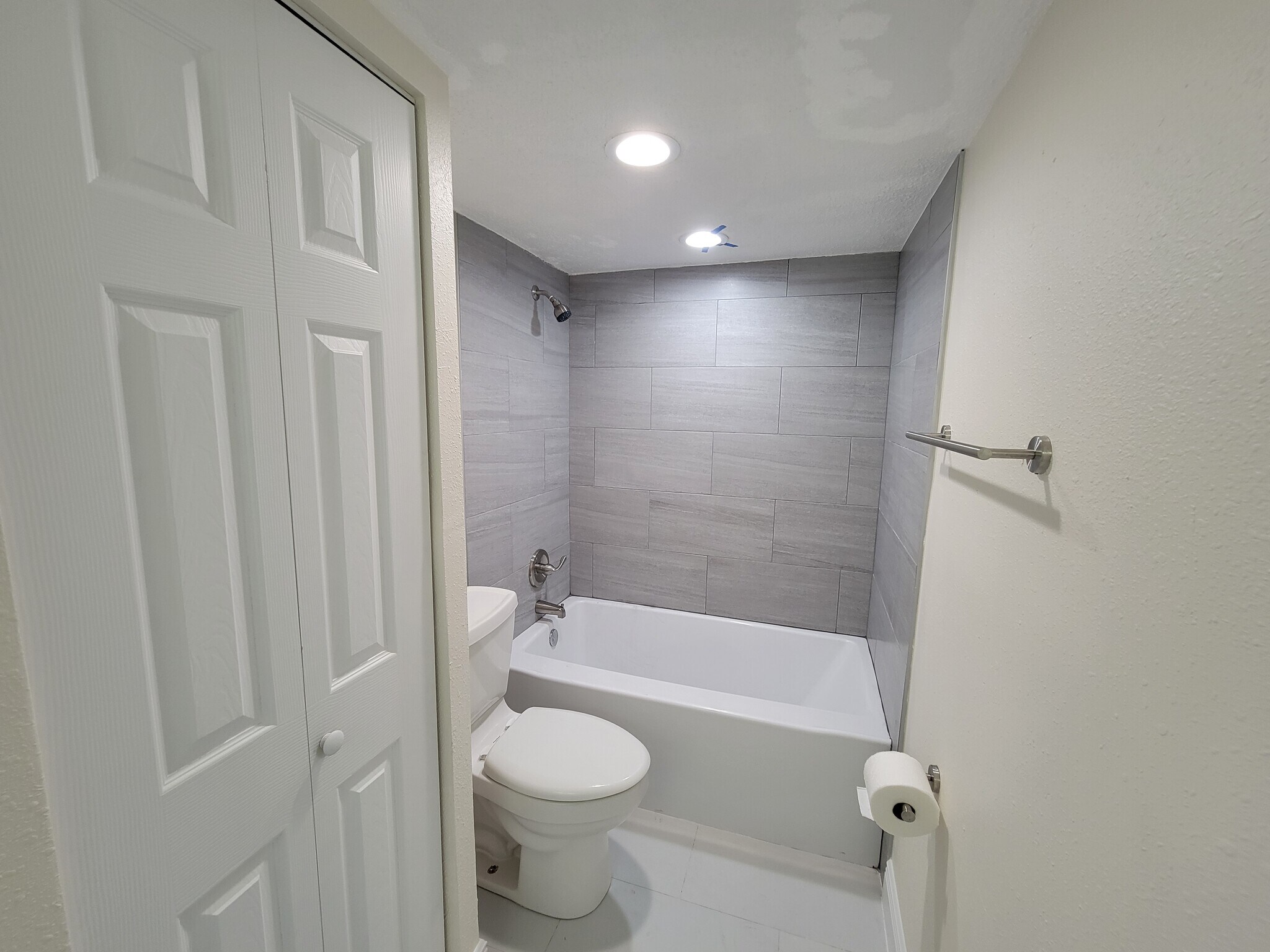 Building Photo - 500 Treasure Island Cswy