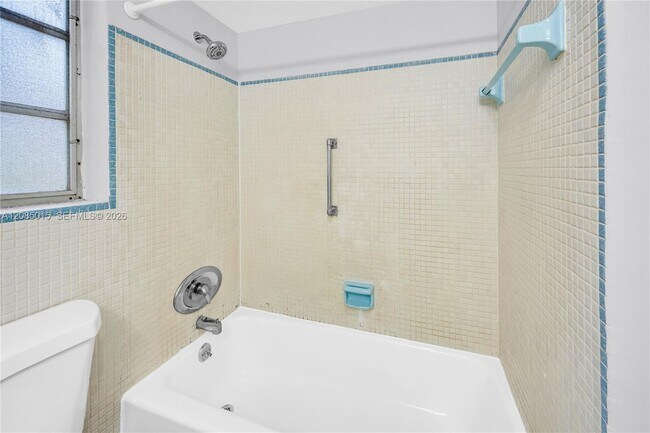 Building Photo - 1631 NE Miami Gardens Dr