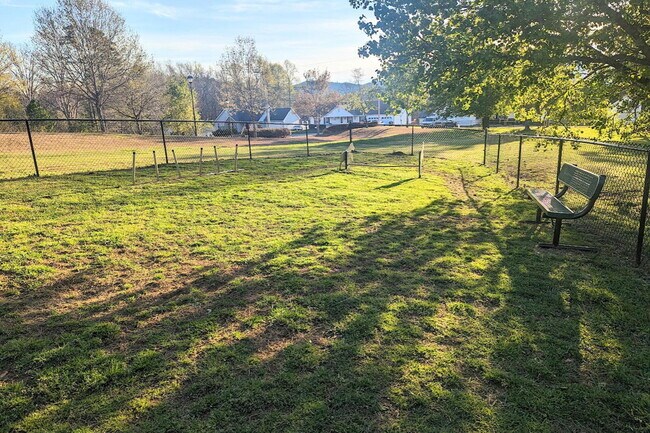 Building Photo - Move In Special: $300 OFF Rent + NO Admin Fee + 1/2 OFF Deposit