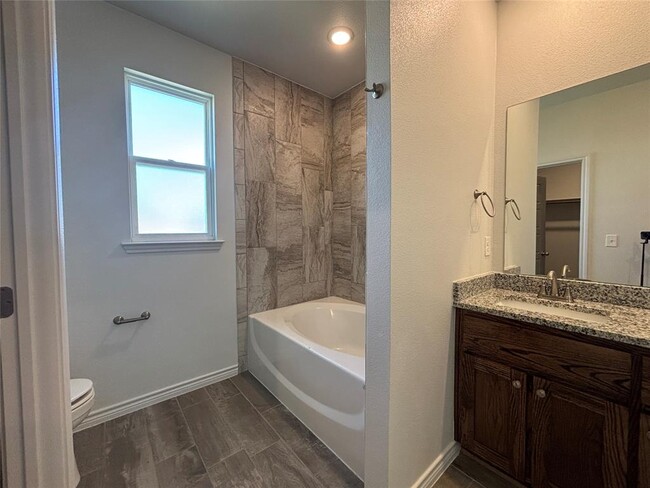 Building Photo - 722 Freedom Cir