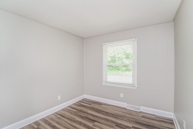 Building Photo - 617 Dunbrook Ln