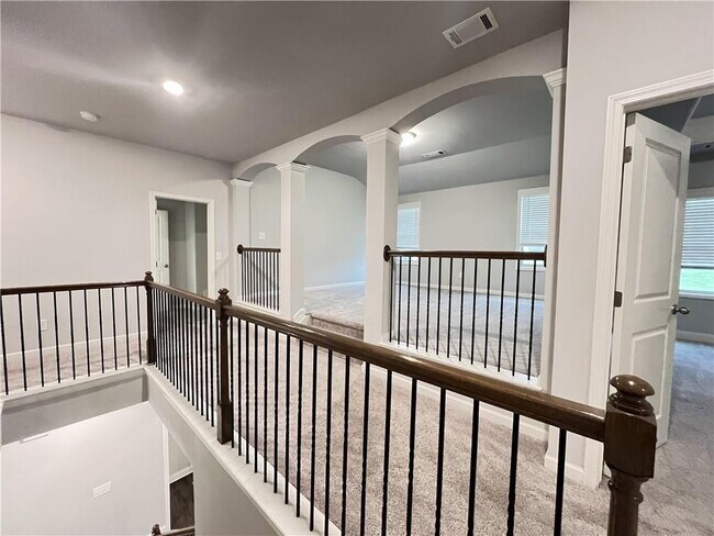 Building Photo - 4675 Silver Oak Dr SW