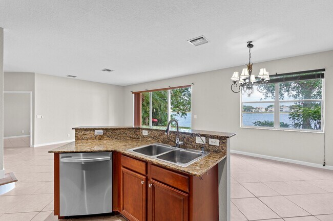 Building Photo - 266 Berenger Walk