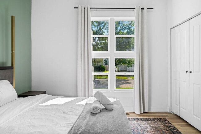 Building Photo - 906 Villa Ave