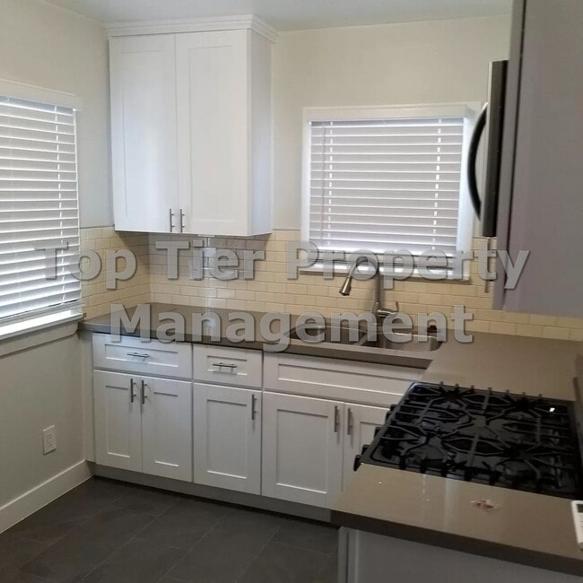 Building Photo - ***Charming 1 Bed / 1 Bath Cottage in Sout...