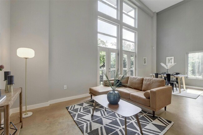 Building Photo - 1601 E Cesar Chavez St