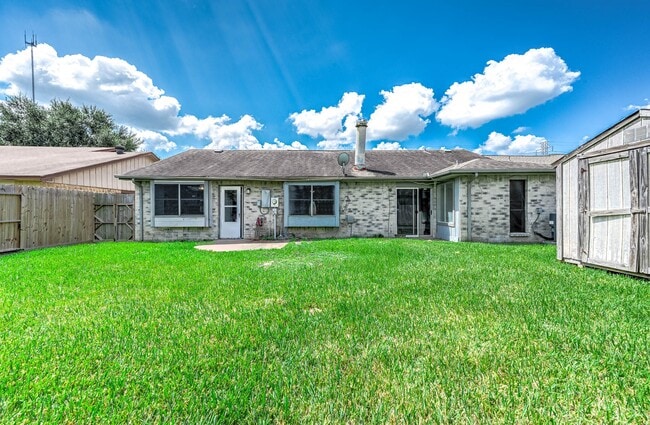 Building Photo - 8434 Quailcrest Dr